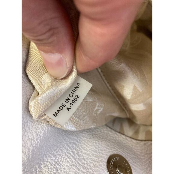 MICHAEL KORS HAMILTON LARGE IVORY LEATHER SHOULDER BAG - Picture 16 of 16